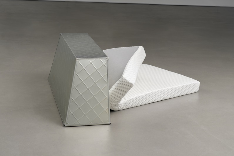 (L) Galvanized Steel Duct (R) Mattress